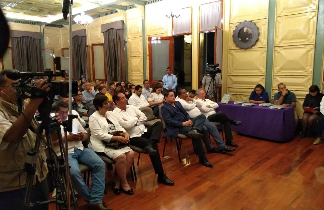 Presenta libro Secretario de Gobierno y llegan Alcaldes de la región.