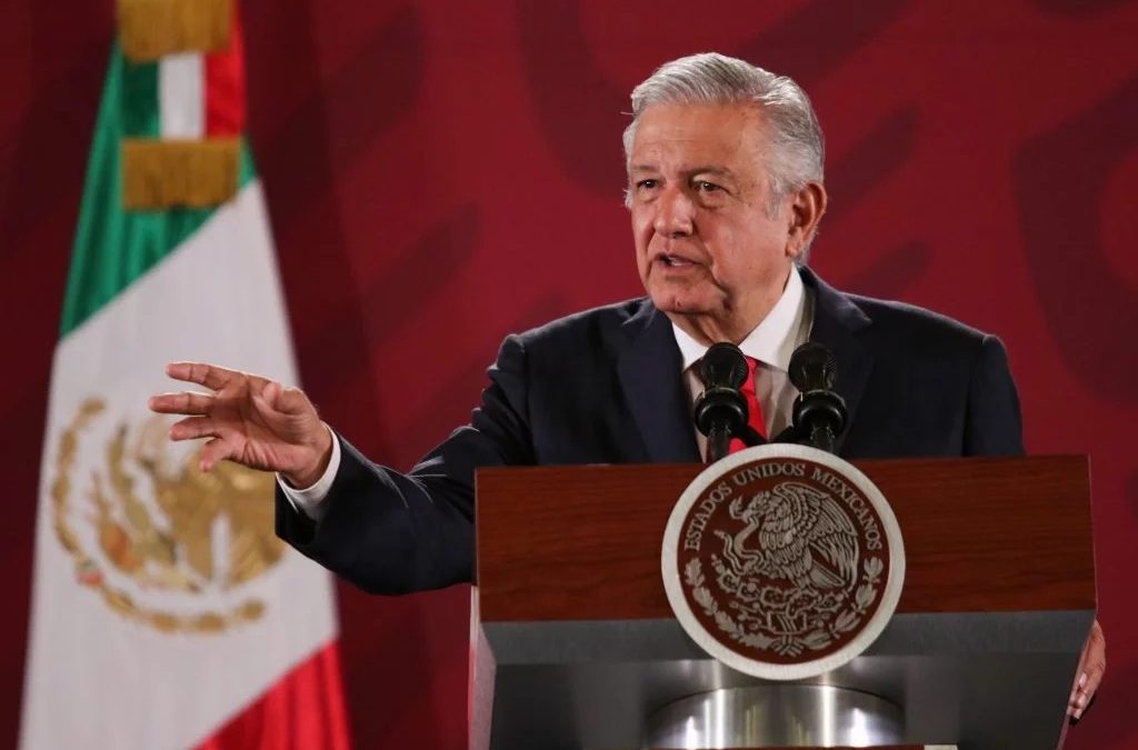 Celebra AMLO la renuncia de Deschamps