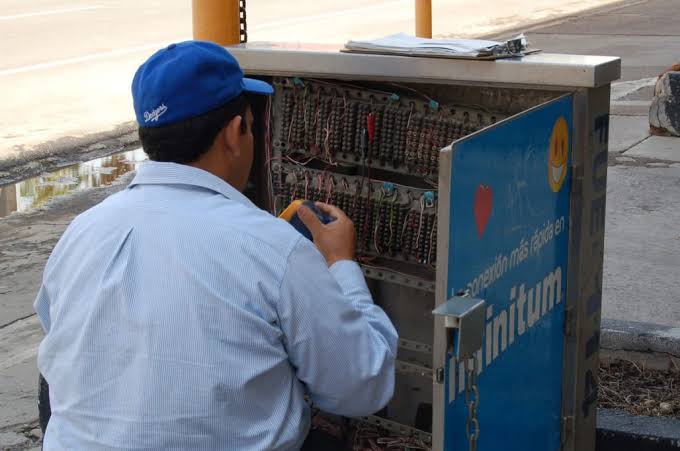 Reanudan trabajadores de Telmex a sus labores