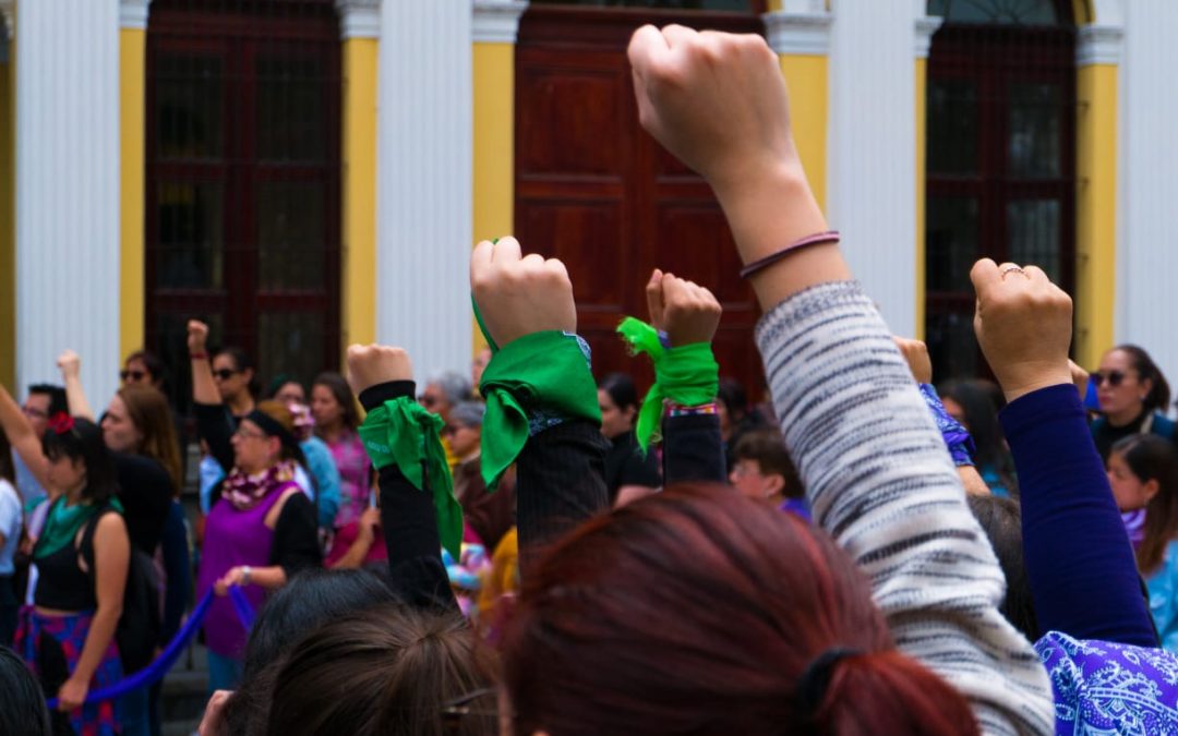 ¡Alto a la violencia contra las mujeres! Gritan en marcha