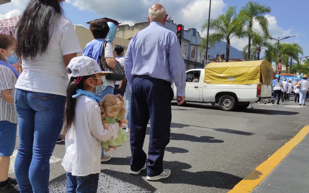 Marchan a favor de la mujer y de la vida