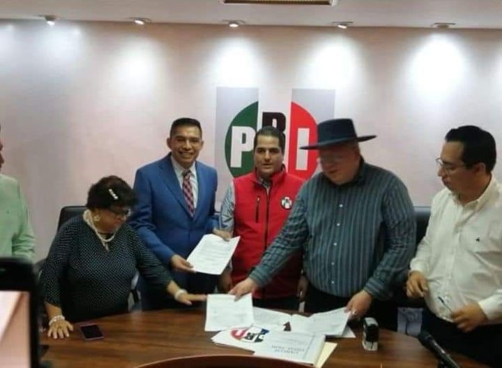 Se registra Carlos Vidal Neri como aspirante a la candidatura de diputado local