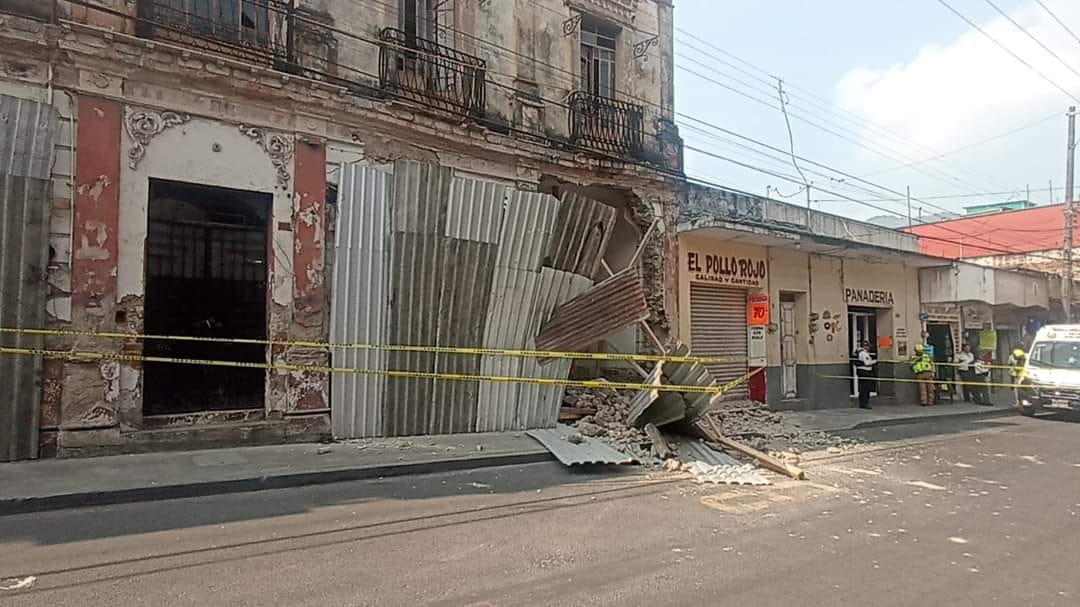 Colapsó antigua casa en el centro de Orizaba